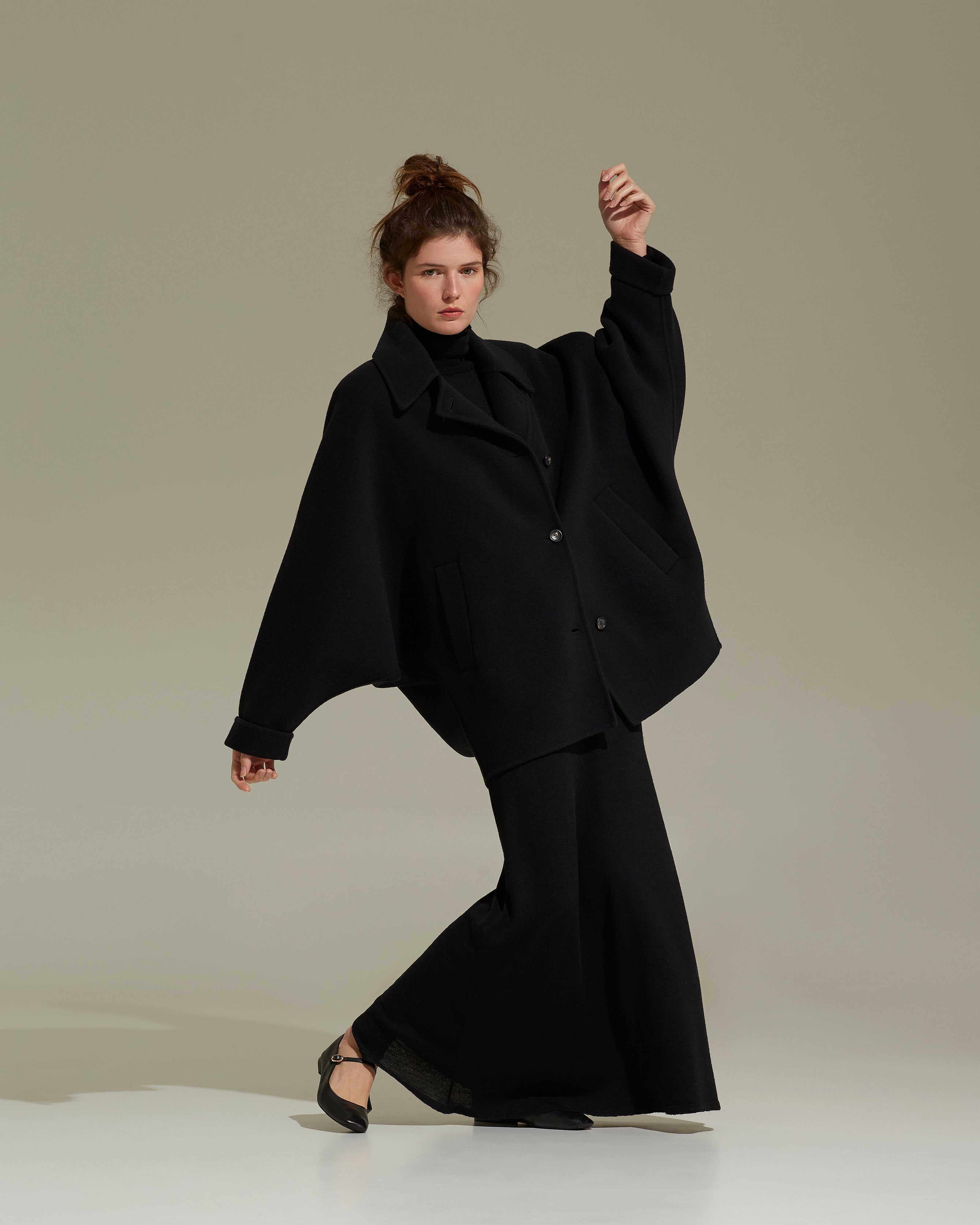 CAPPOTTO OVERSIZE IN LANA NERO - CUCITO A MANO