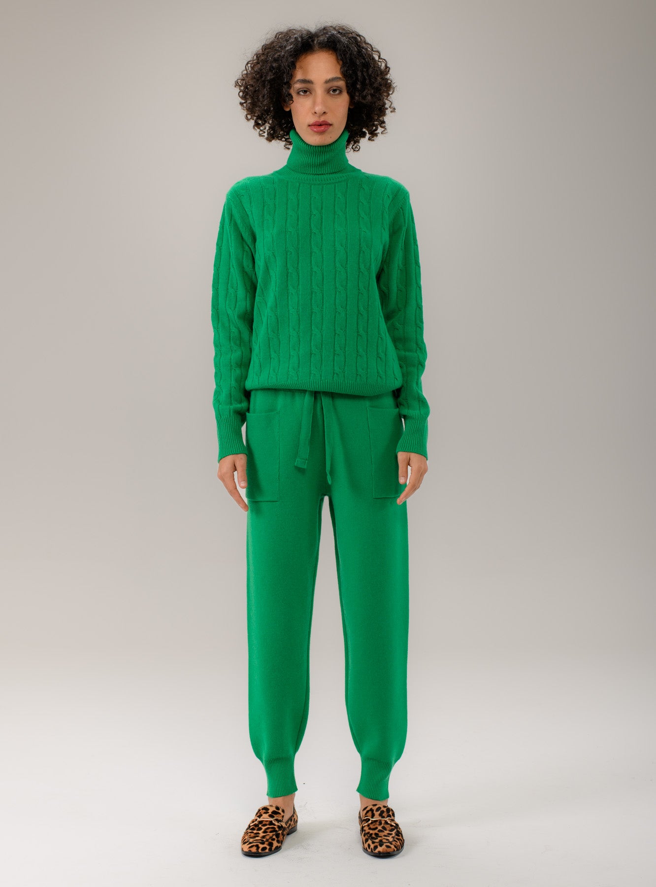 SHADE Italy - Pantalone jogger in maglia con tasche a toppa