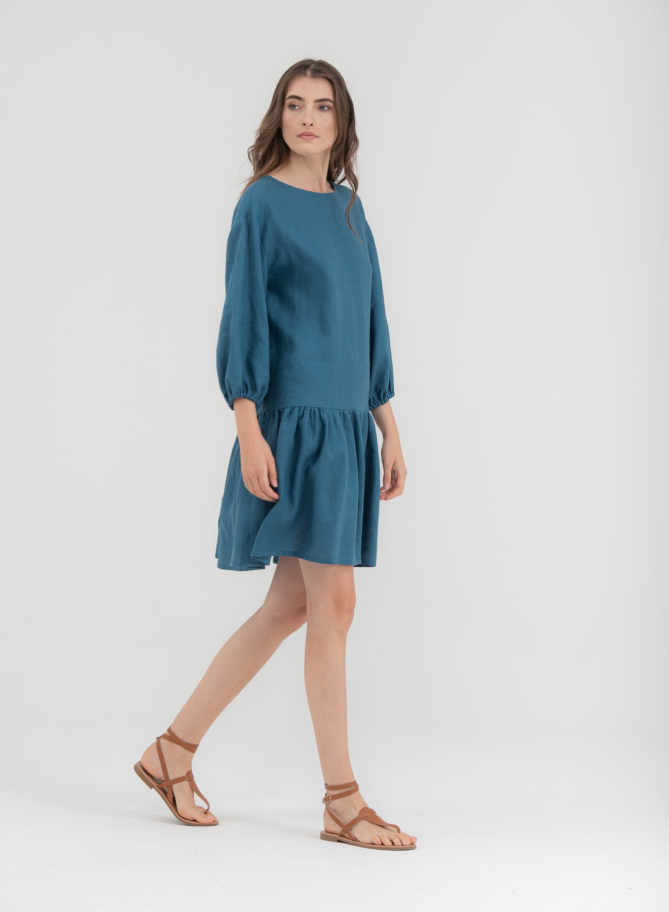 SHADE Italy - Abito in puro lino con balza