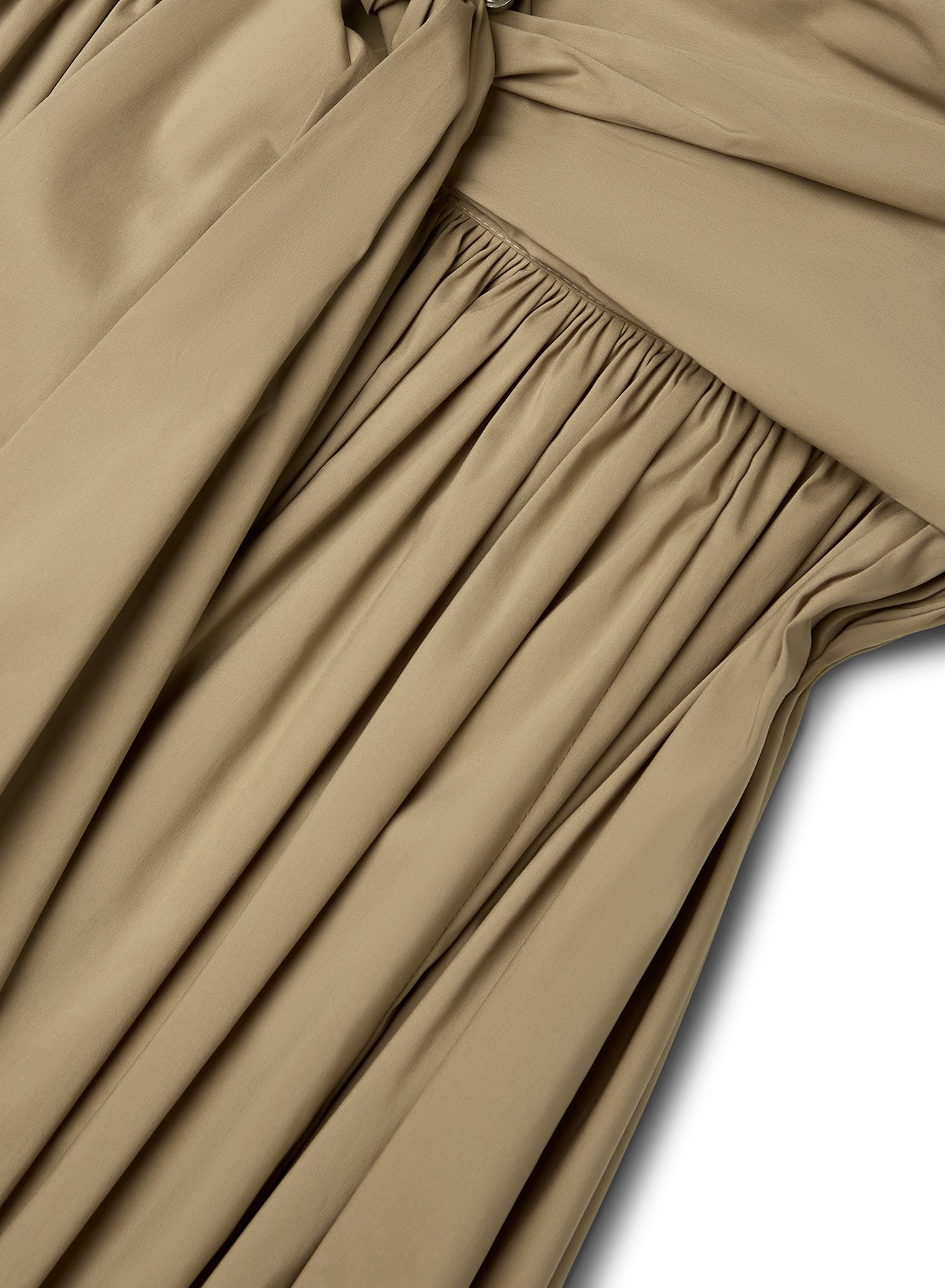 Gonna ampia con fusciacca a fiocco