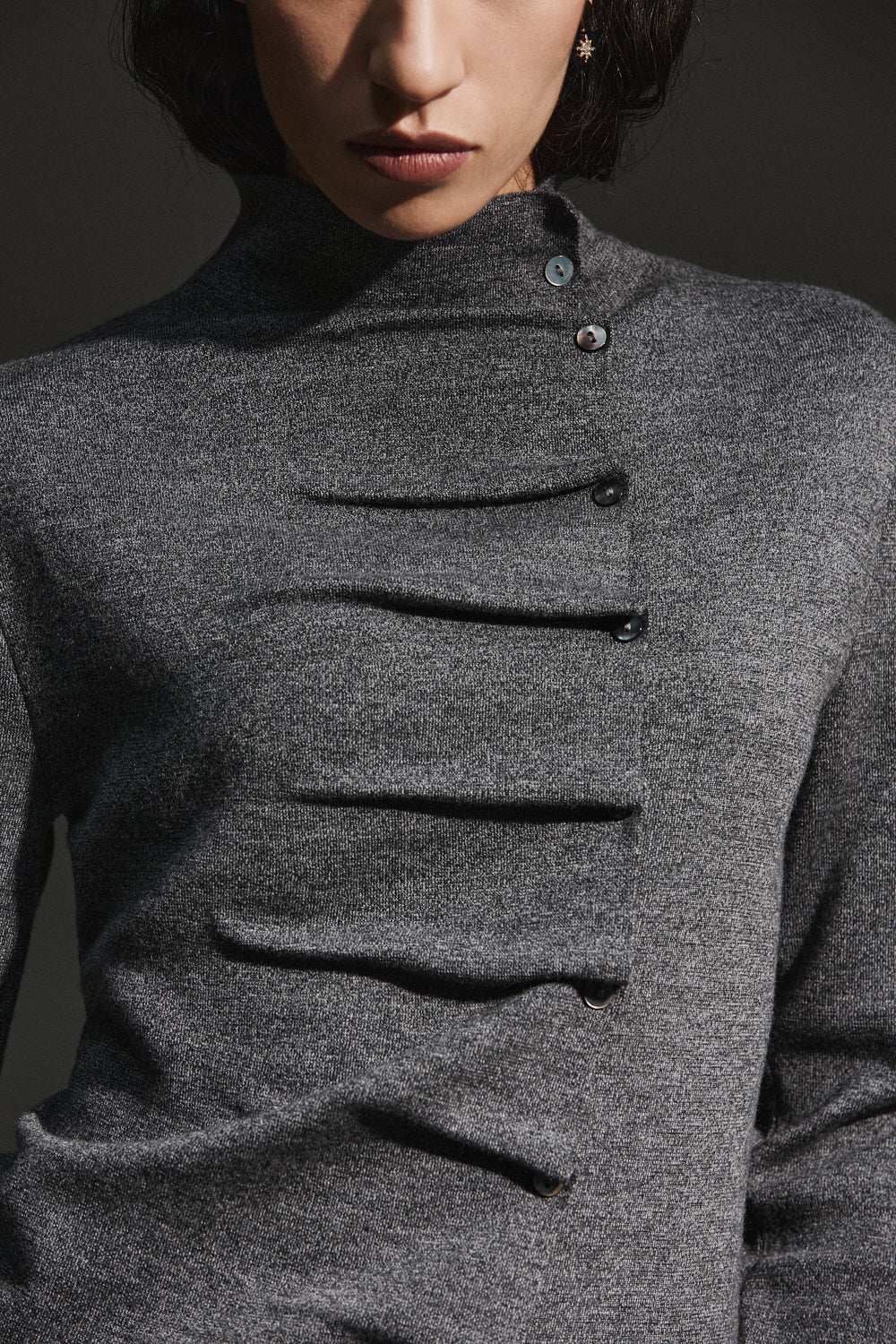Maglia a collo alto con dettaglio drappeggiato