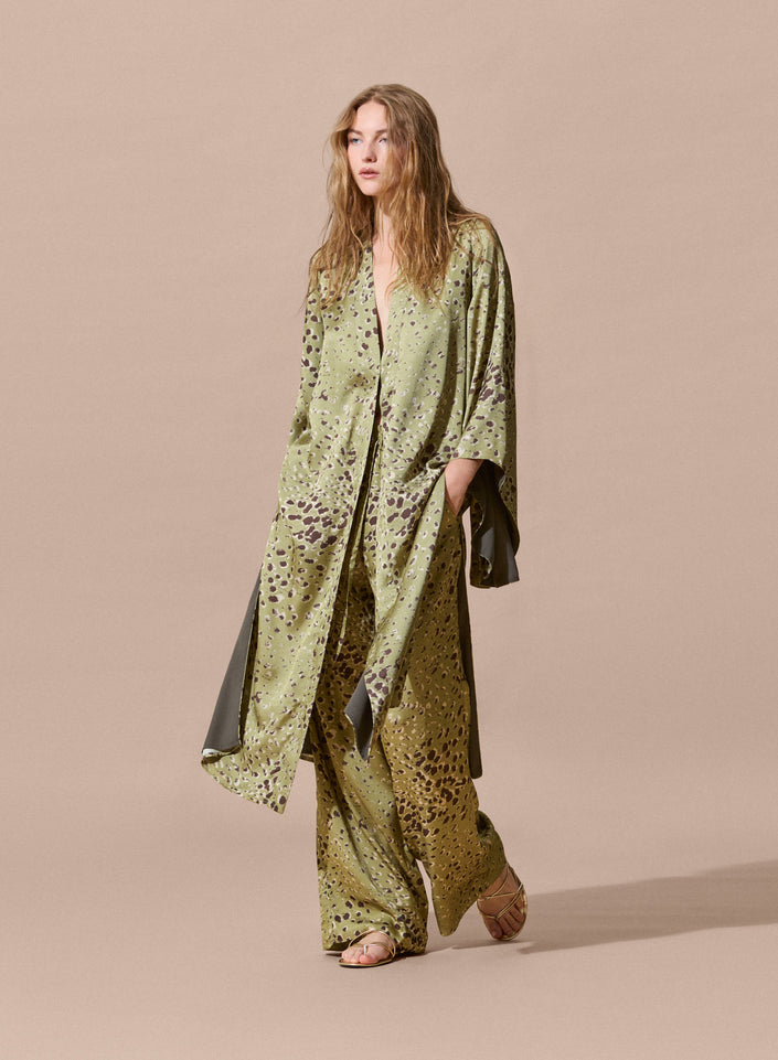 Kimono foderato in raso di viscosa stampa maculata