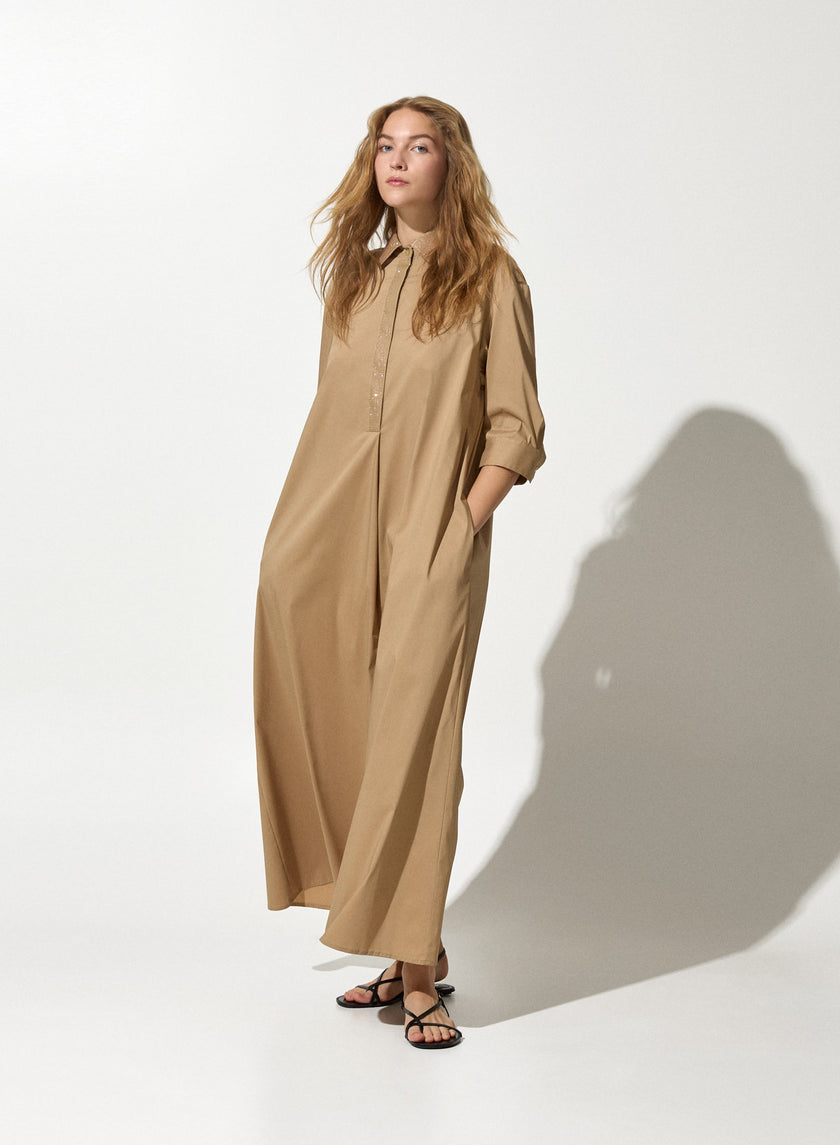 Abito lungo con collo e paramontura gioiello