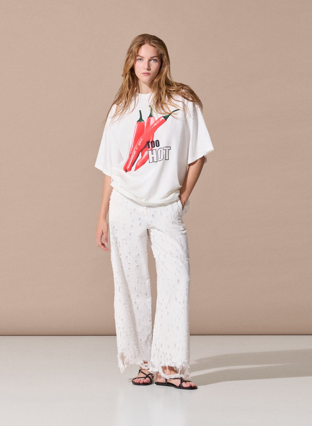 T-Shirt TOO HOT – Chili Print Oversize