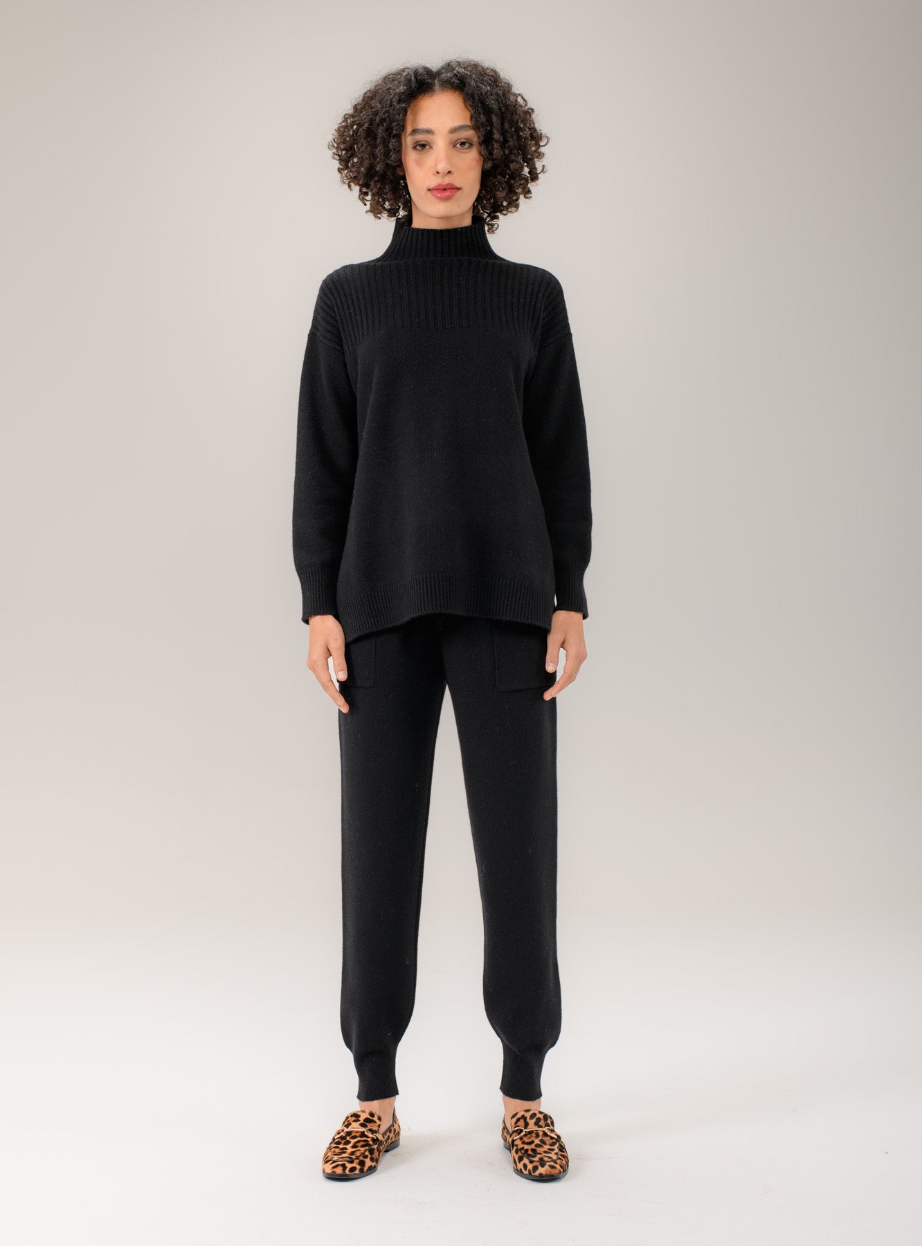 SHADE Italy - Pantalone jogger in maglia con tasche a toppa